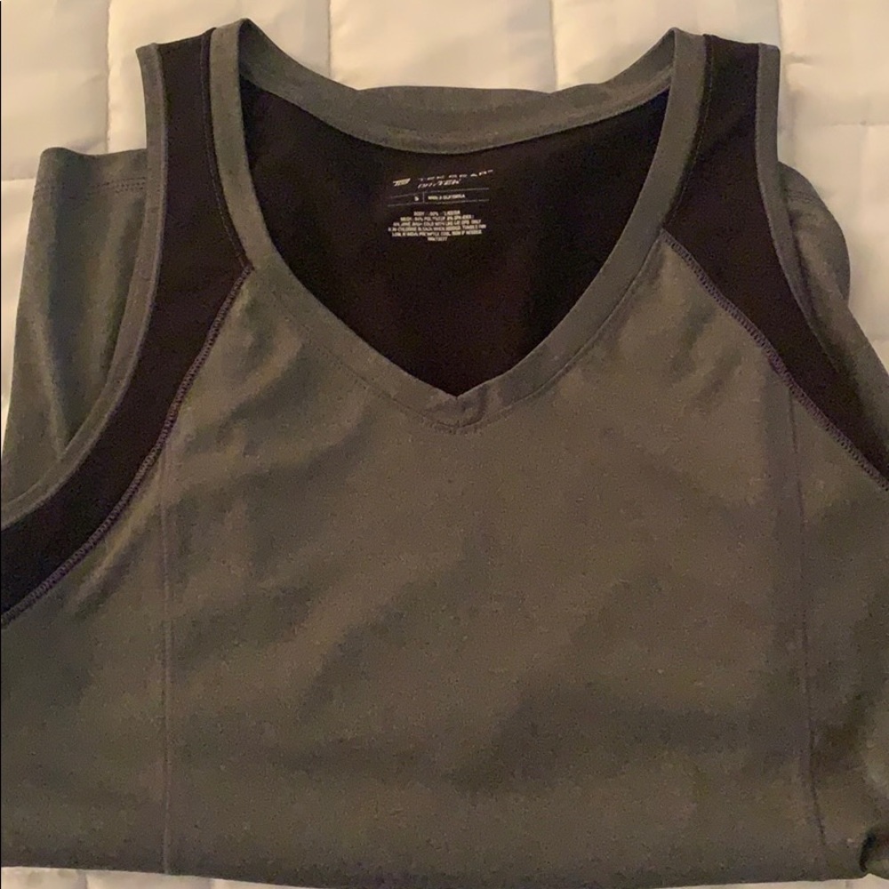 Women’s workout top